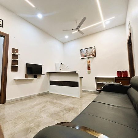 Shree Stay Inn Luxe' Holiday Home ウッジャイン エクステリア 写真