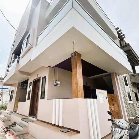 Shree Stay Inn Luxe' Holiday Home ウッジャイン エクステリア 写真