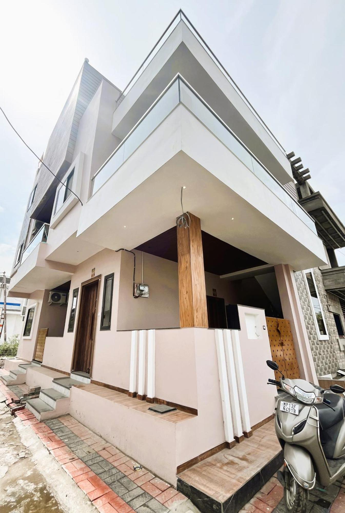Shree Stay Inn Luxe' Holiday Home ウッジャイン エクステリア 写真